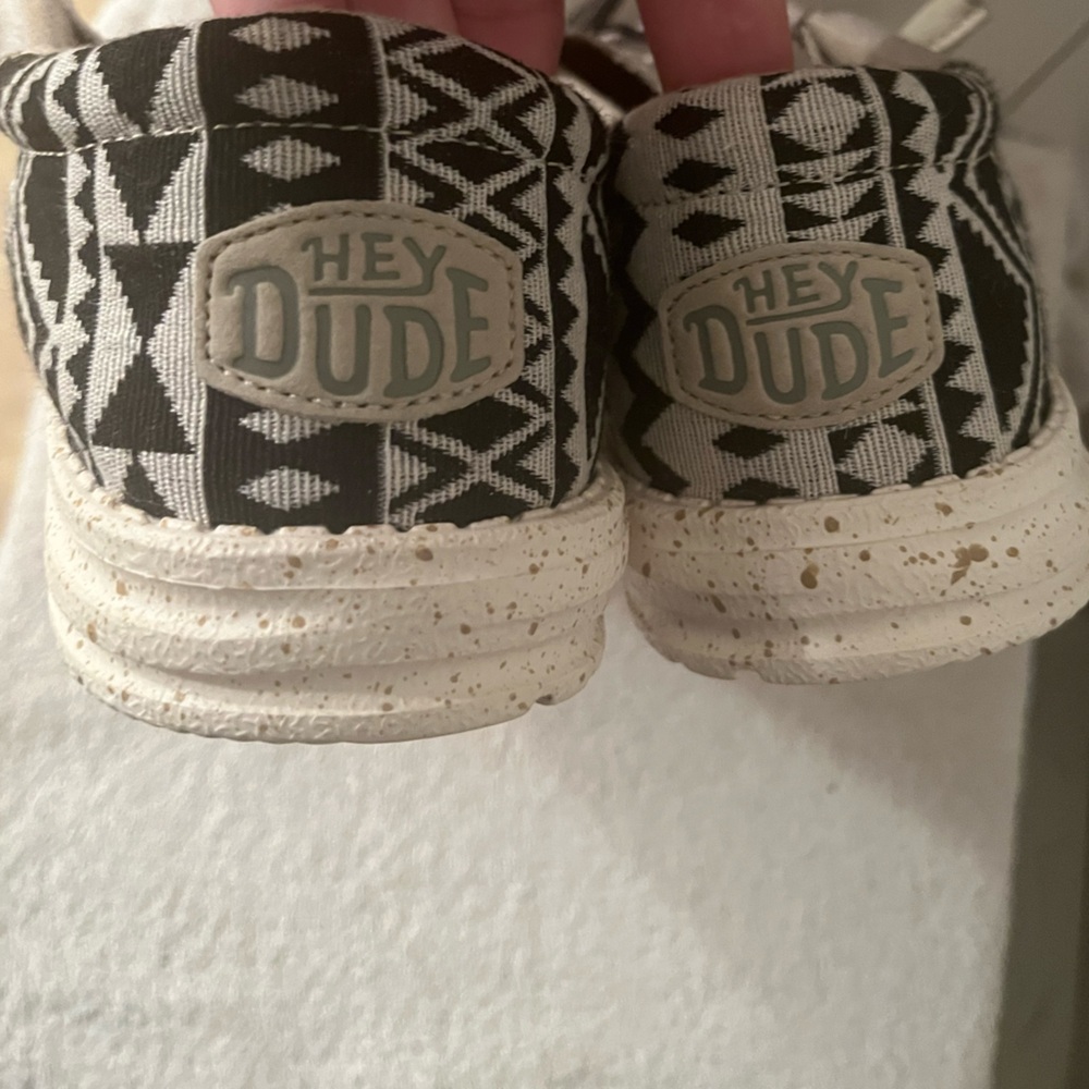 NWT Men's 9 Hey Dude Black and Cream Patterned Loafers